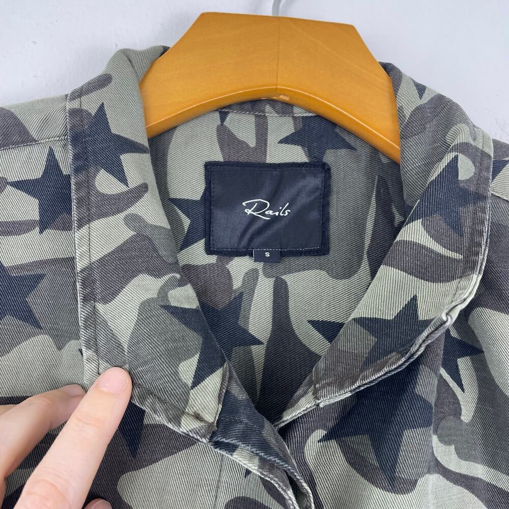 Rails Women’s Button Up Hendrick star camo jacket size small - Picture 5 of 8